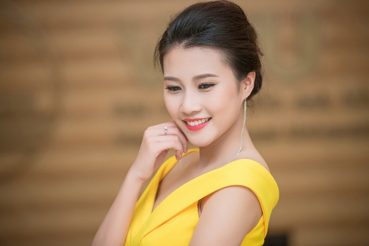 Top 5 HHVN Thanh Tu xinh dep di lam giam khao-Hinh-7